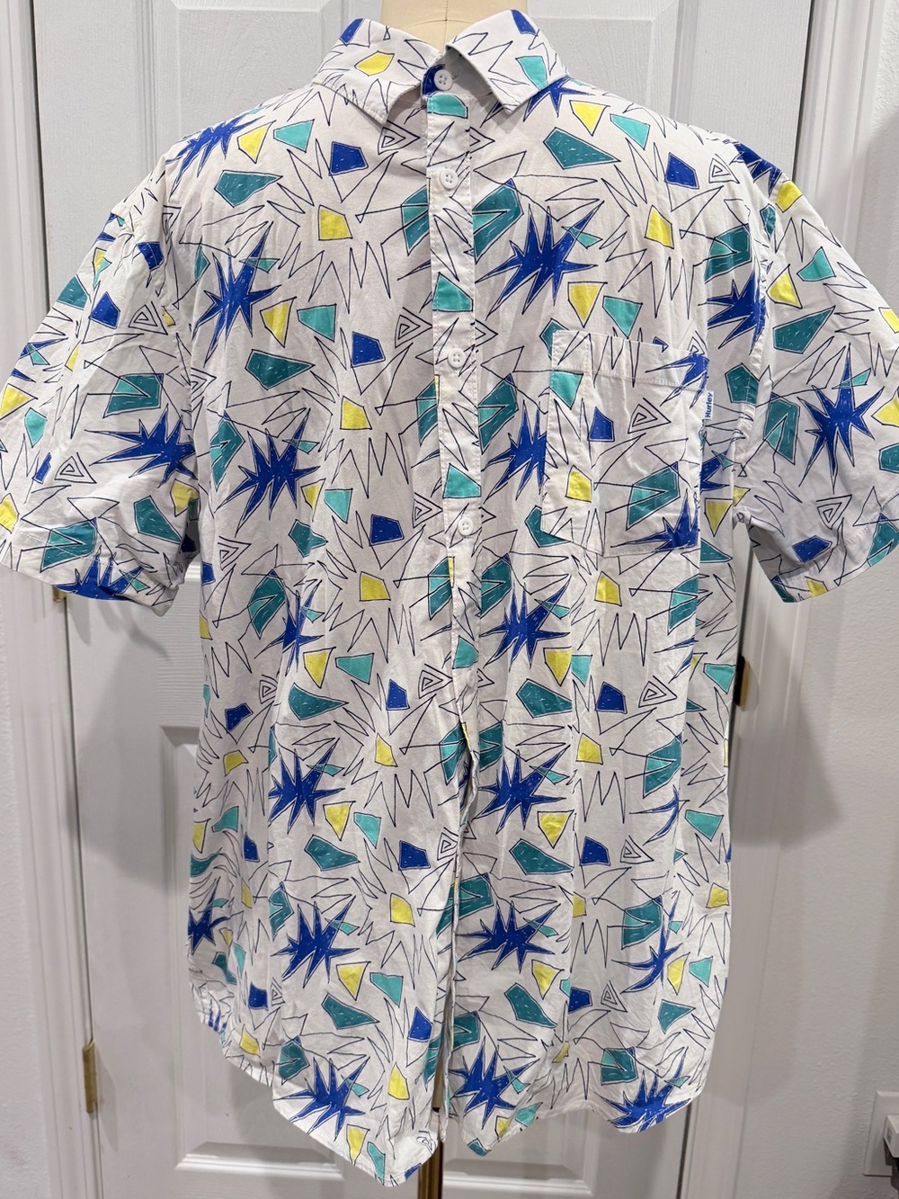 Hurley Men's White Short-Sleeve Button-Up Shirt with Blue & Teal Geo Print